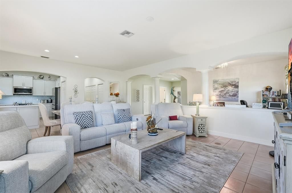 For Sale: $525,000 (2 beds, 2 baths, 1837 Square Feet)