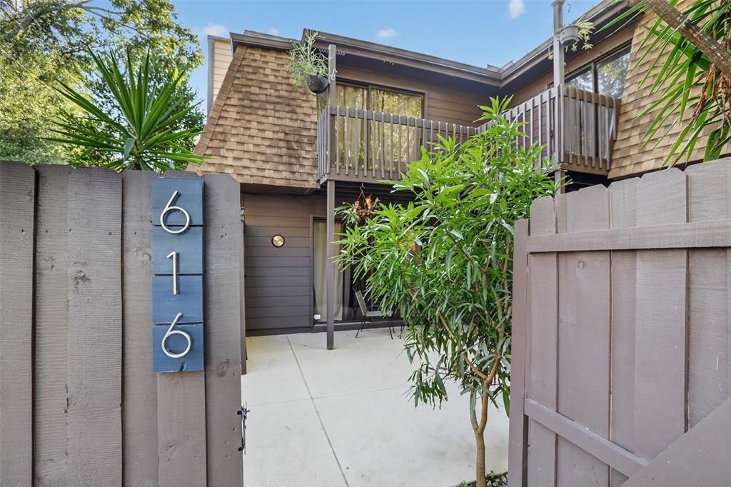 Active With Contract: $230,000 (2 beds, 2 baths, 1234 Square Feet)