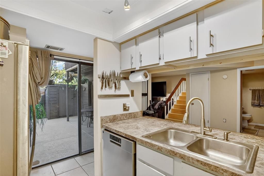 Active With Contract: $230,000 (2 beds, 2 baths, 1234 Square Feet)