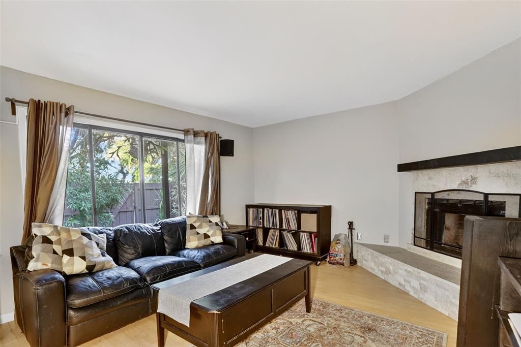 Active With Contract: $230,000 (2 beds, 2 baths, 1234 Square Feet)