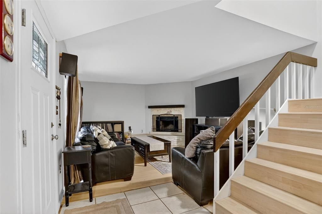 Active With Contract: $230,000 (2 beds, 2 baths, 1234 Square Feet)