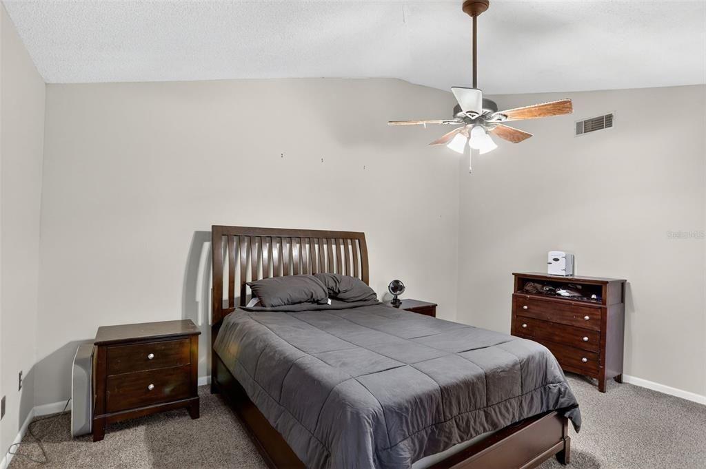 Active With Contract: $230,000 (2 beds, 2 baths, 1234 Square Feet)