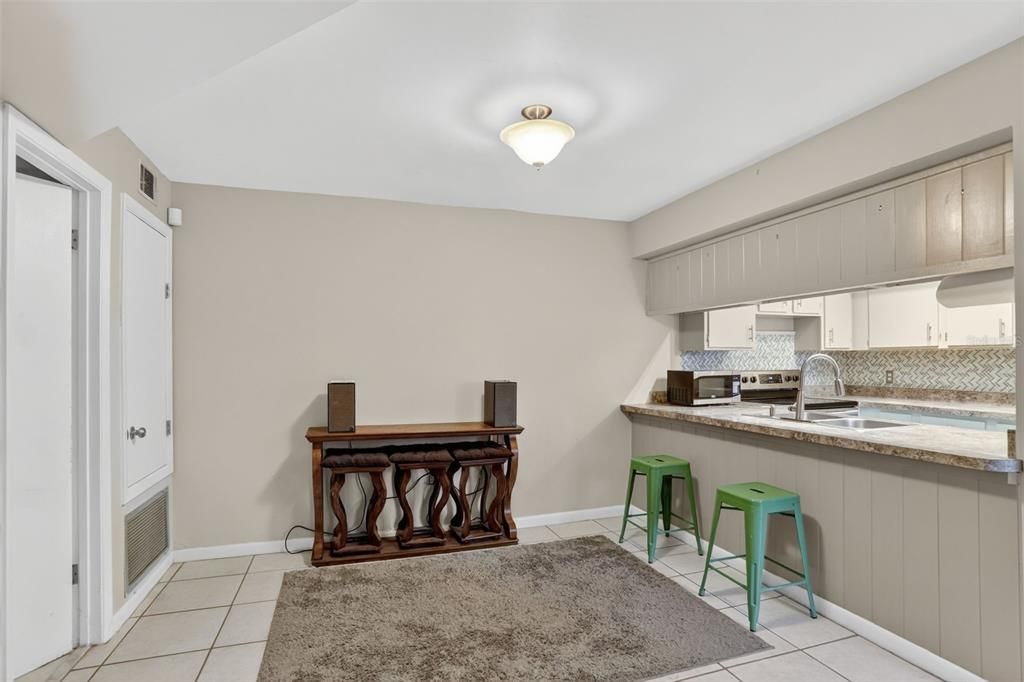 Active With Contract: $230,000 (2 beds, 2 baths, 1234 Square Feet)