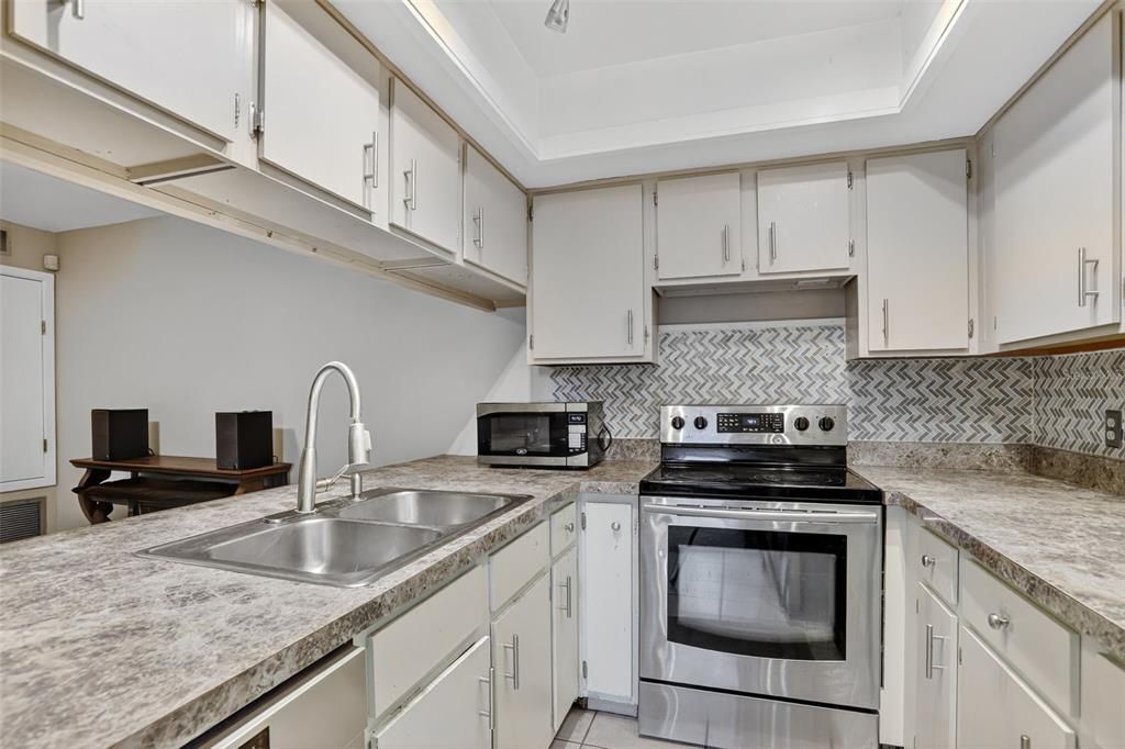 Active With Contract: $230,000 (2 beds, 2 baths, 1234 Square Feet)