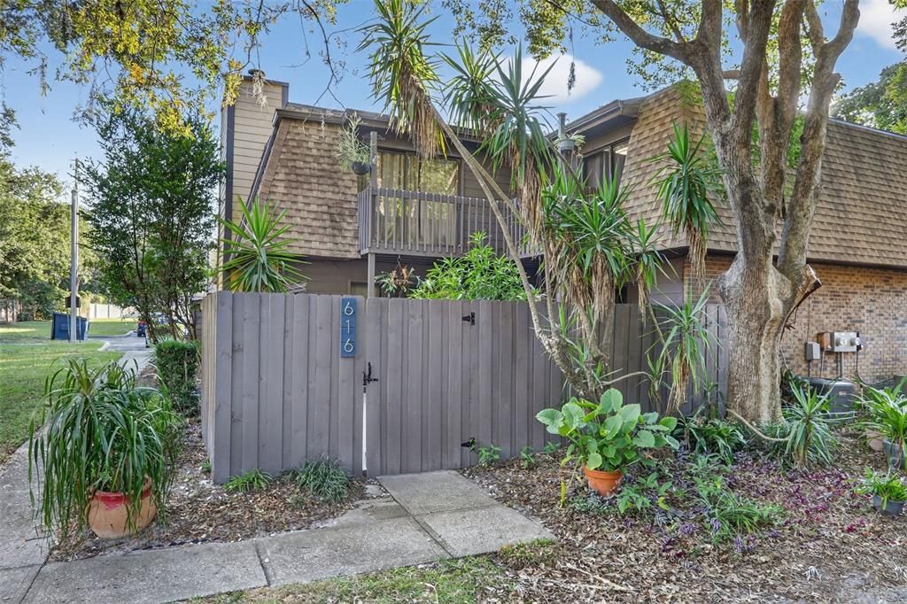 Active With Contract: $230,000 (2 beds, 2 baths, 1234 Square Feet)