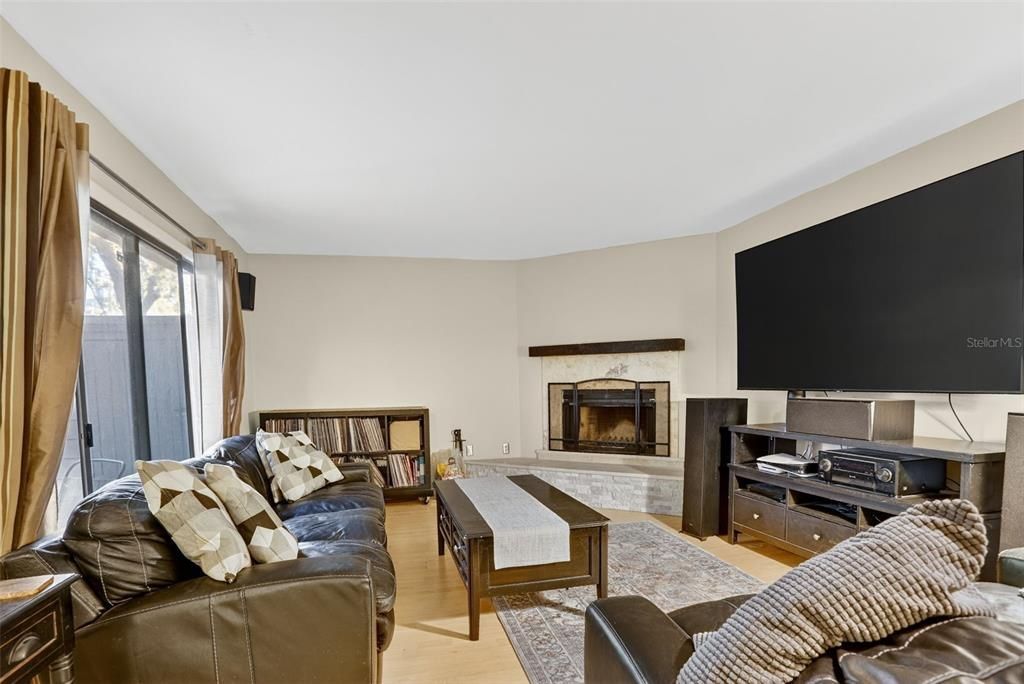 Active With Contract: $230,000 (2 beds, 2 baths, 1234 Square Feet)