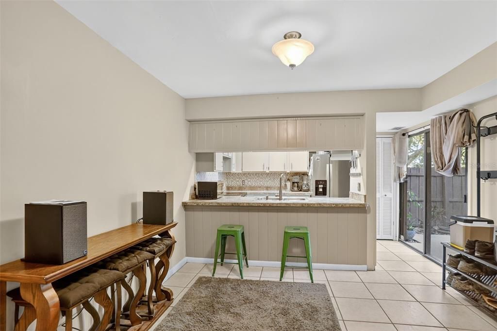 Active With Contract: $230,000 (2 beds, 2 baths, 1234 Square Feet)