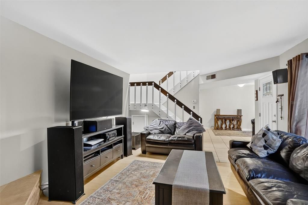 Active With Contract: $230,000 (2 beds, 2 baths, 1234 Square Feet)