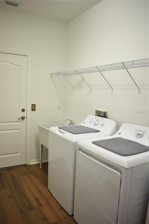 For Sale: $240,000 (3 beds, 2 baths, 1292 Square Feet)