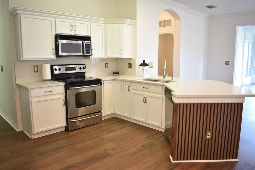 For Sale: $240,000 (3 beds, 2 baths, 1292 Square Feet)