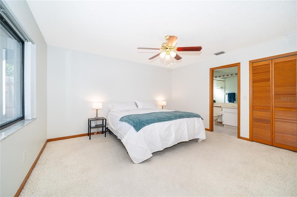 合同活跃: $364,900 (3 贝兹, 2 浴室, 1274 平方英尺)