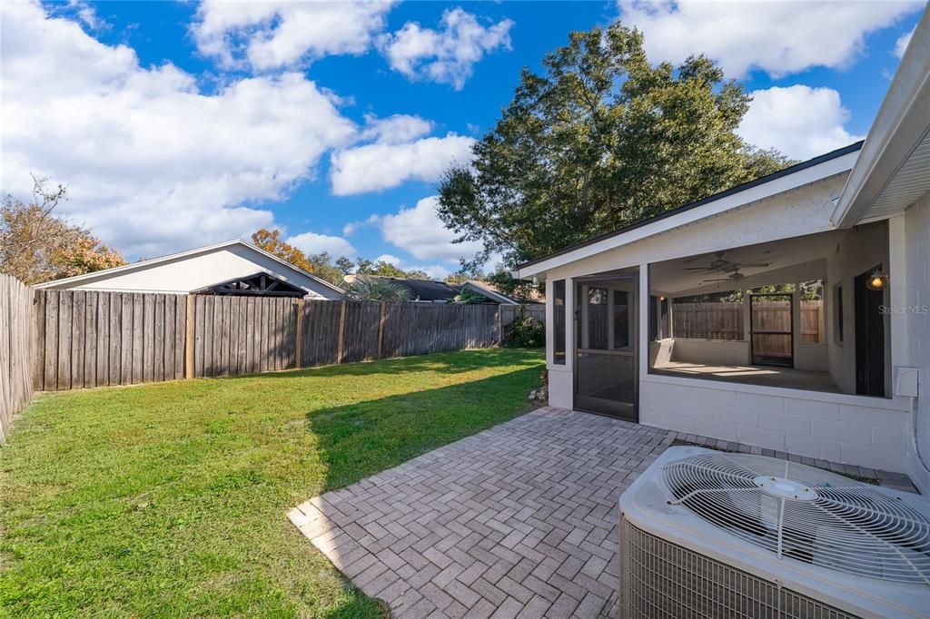 合同活跃: $364,900 (3 贝兹, 2 浴室, 1274 平方英尺)