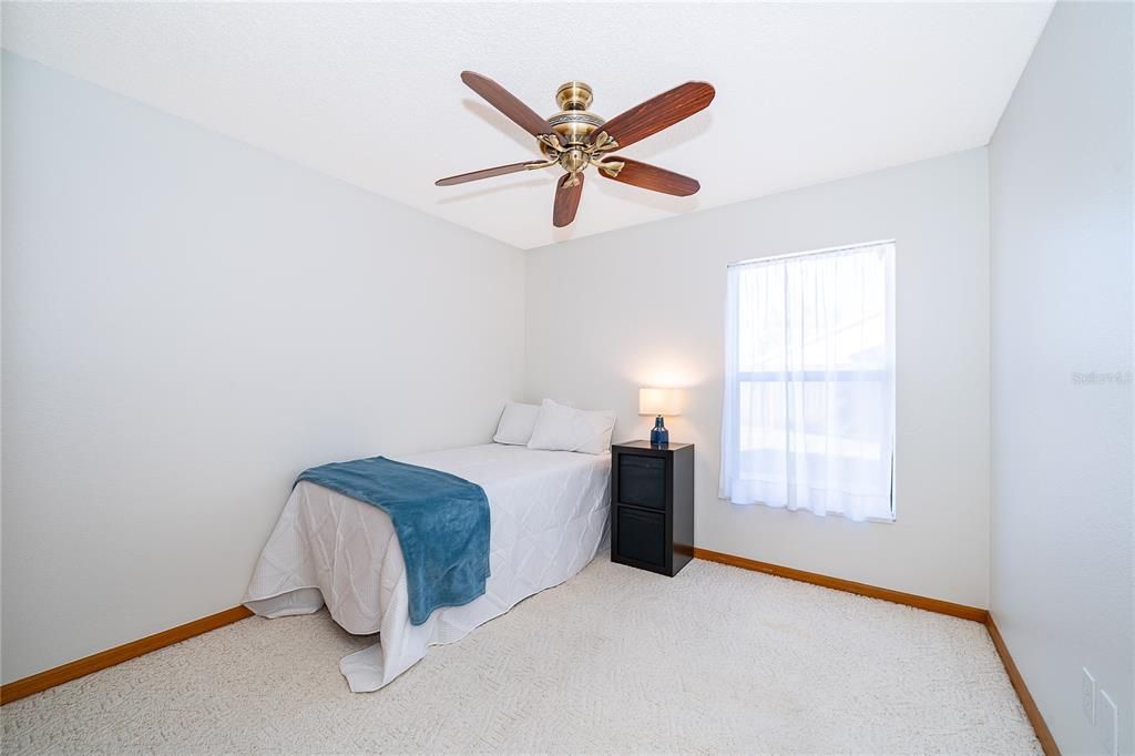 合同活跃: $364,900 (3 贝兹, 2 浴室, 1274 平方英尺)