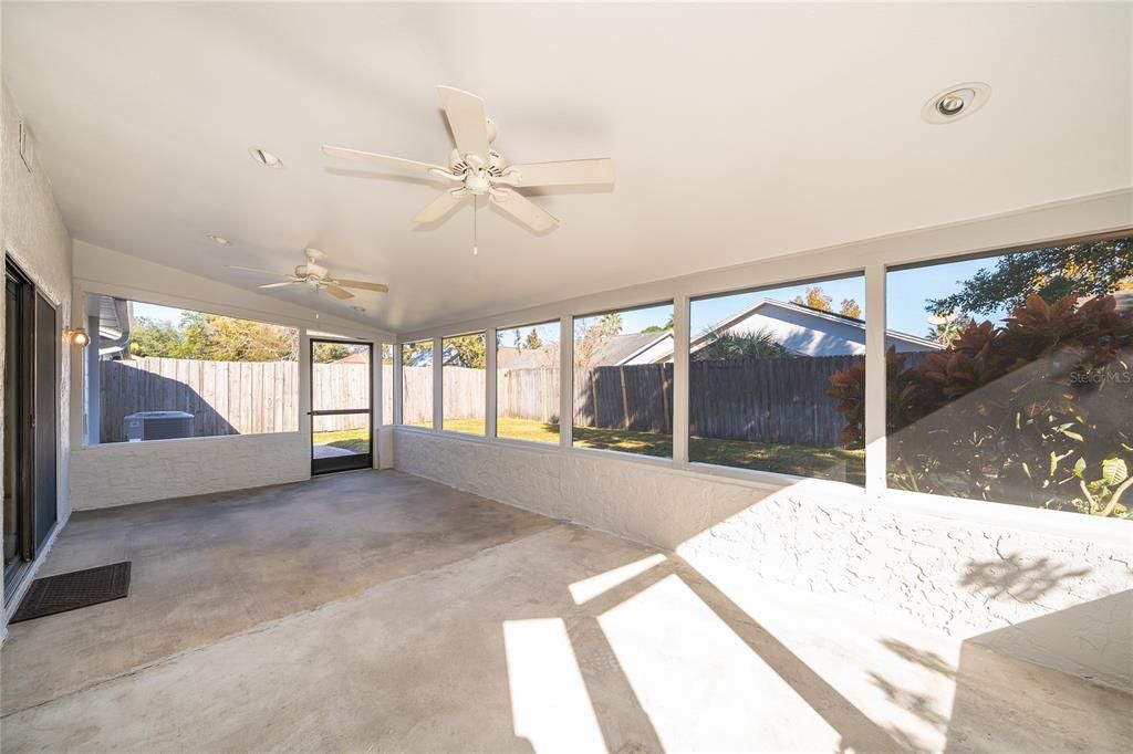 合同活跃: $364,900 (3 贝兹, 2 浴室, 1274 平方英尺)