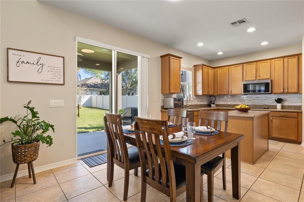 En Venta: $535,000 (5 camas, 3 baños, 2550 Pies cuadrados)