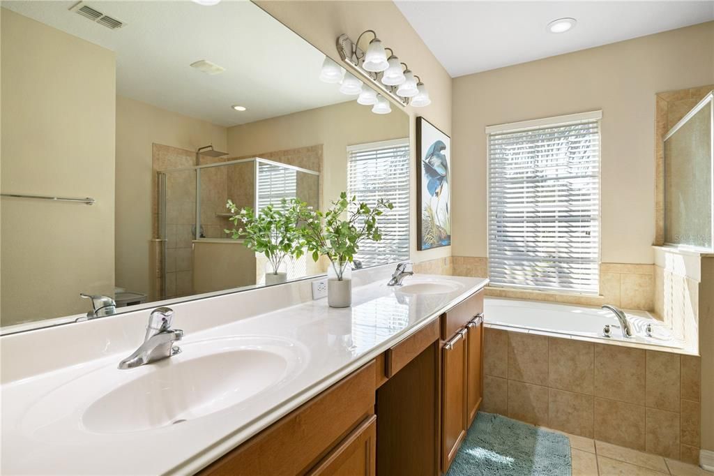 En Venta: $535,000 (5 camas, 3 baños, 2550 Pies cuadrados)