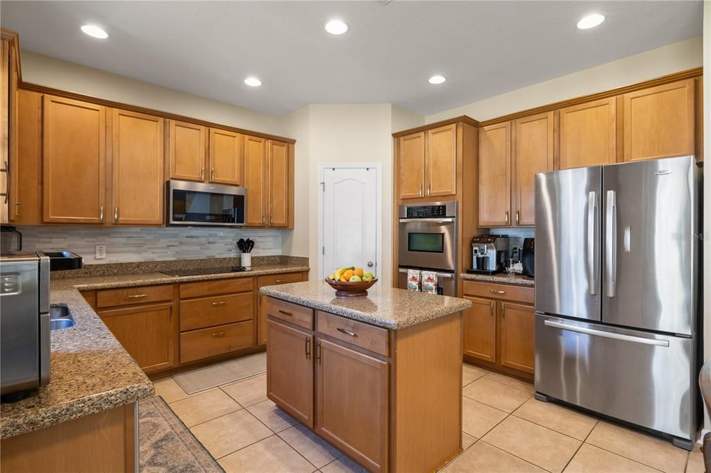 En Venta: $535,000 (5 camas, 3 baños, 2550 Pies cuadrados)