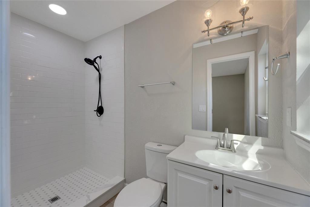 В аренду: $2,400 (2 спален, 2 ванн, 880 Квадратных фут)