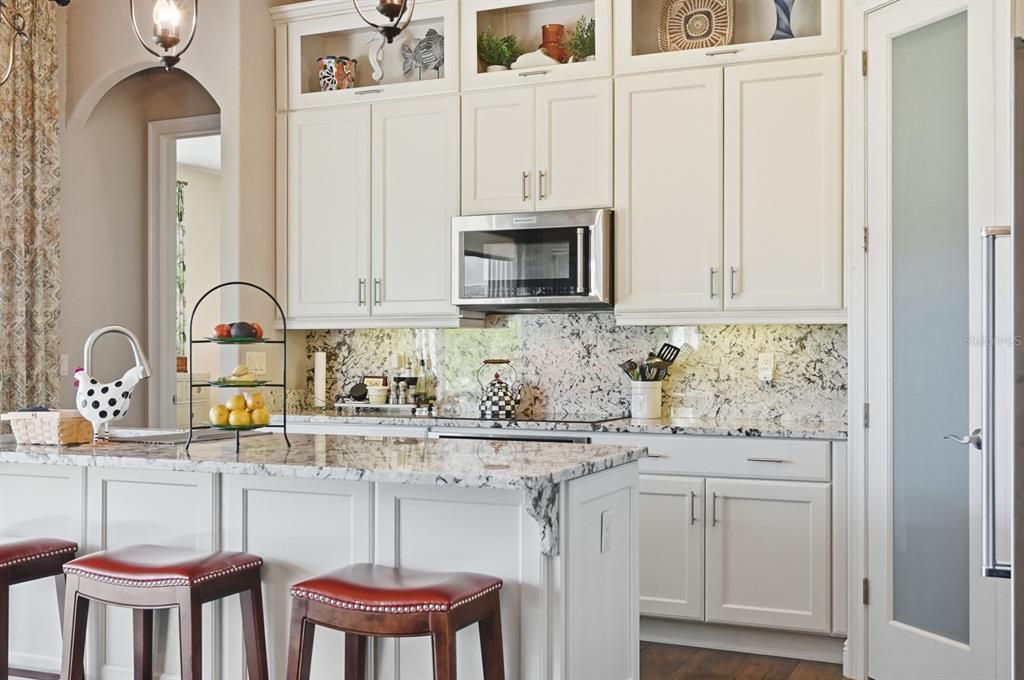 Под контрактом: $675,000 (3 спален, 2 ванн, 2130 Квадратных фут)