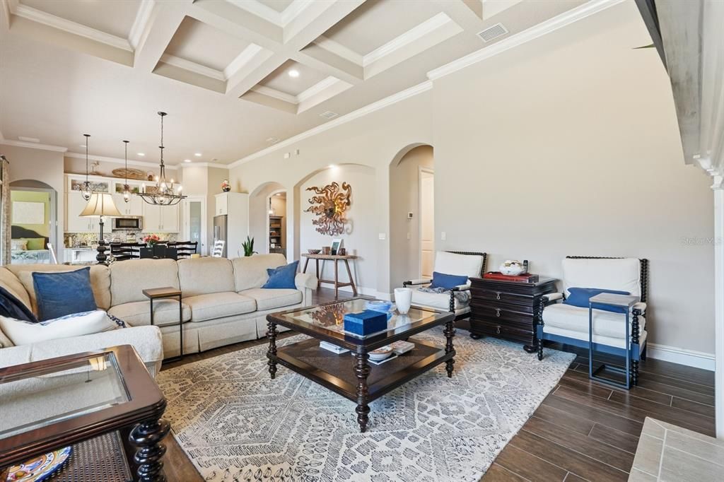 Под контрактом: $675,000 (3 спален, 2 ванн, 2130 Квадратных фут)