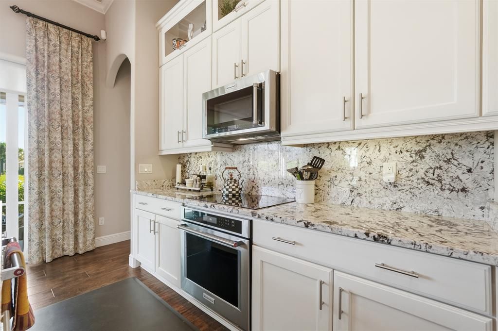 Под контрактом: $675,000 (3 спален, 2 ванн, 2130 Квадратных фут)