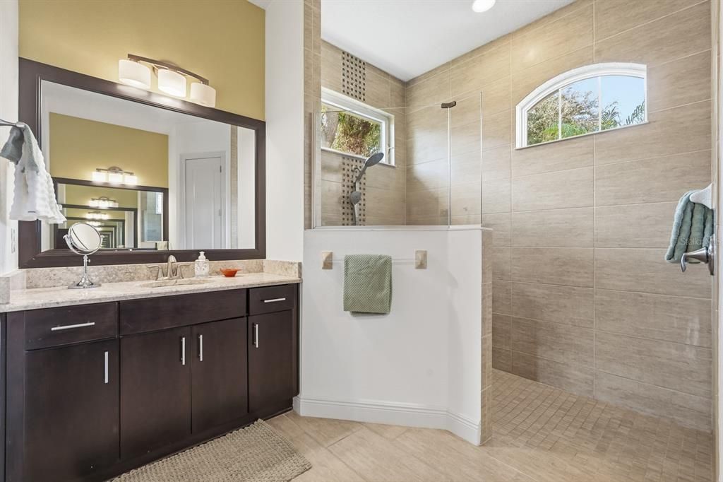 Под контрактом: $675,000 (3 спален, 2 ванн, 2130 Квадратных фут)