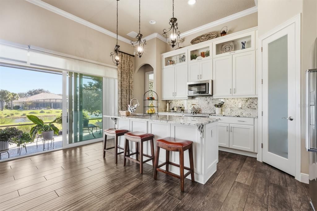 Под контрактом: $675,000 (3 спален, 2 ванн, 2130 Квадратных фут)