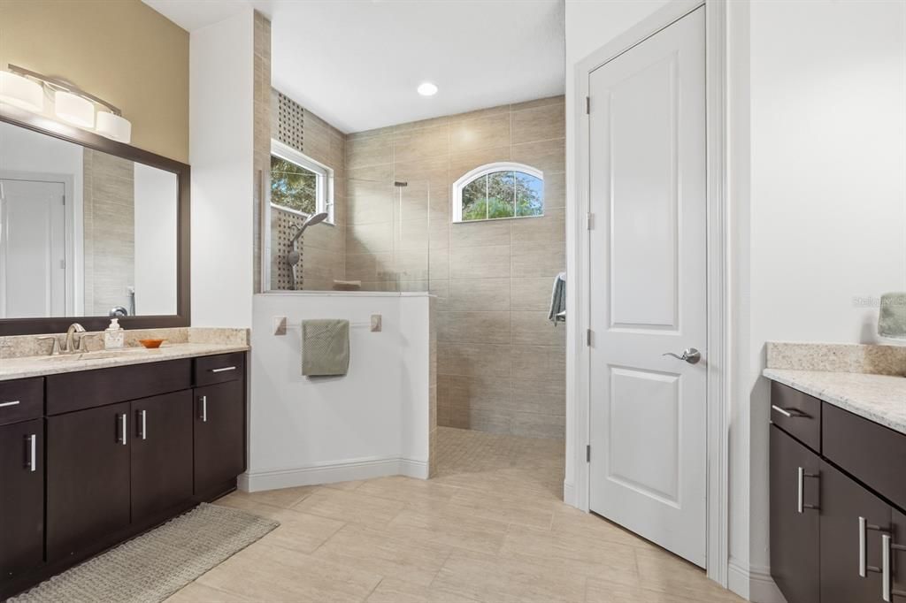 Под контрактом: $675,000 (3 спален, 2 ванн, 2130 Квадратных фут)