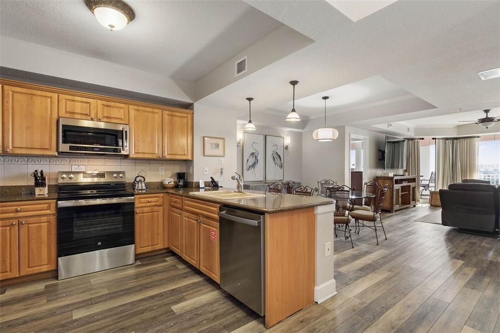 For Sale: $729,000 (3 beds, 3 baths, 1676 Square Feet)