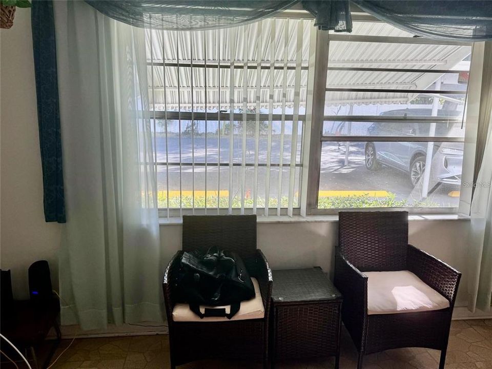 待售: $125,000 (2 贝兹, 2 浴室, 1010 平方英尺)