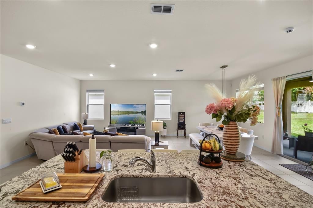 В аренду: $2,100 (3 спален, 2 ванн, 1813 Квадратных фут)