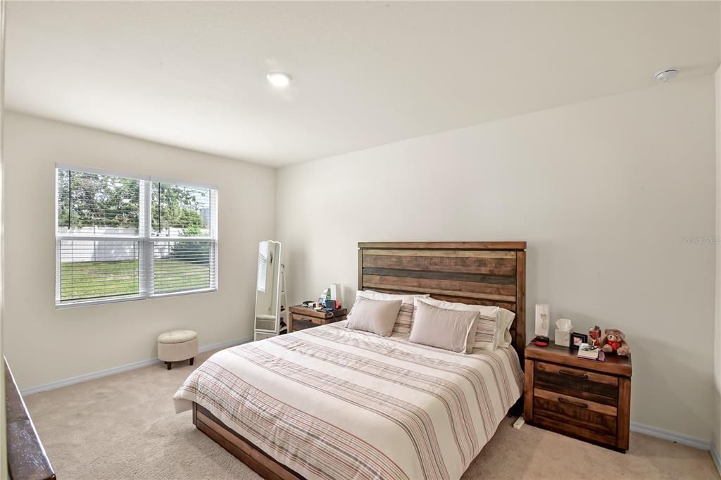 В аренду: $2,100 (3 спален, 2 ванн, 1813 Квадратных фут)