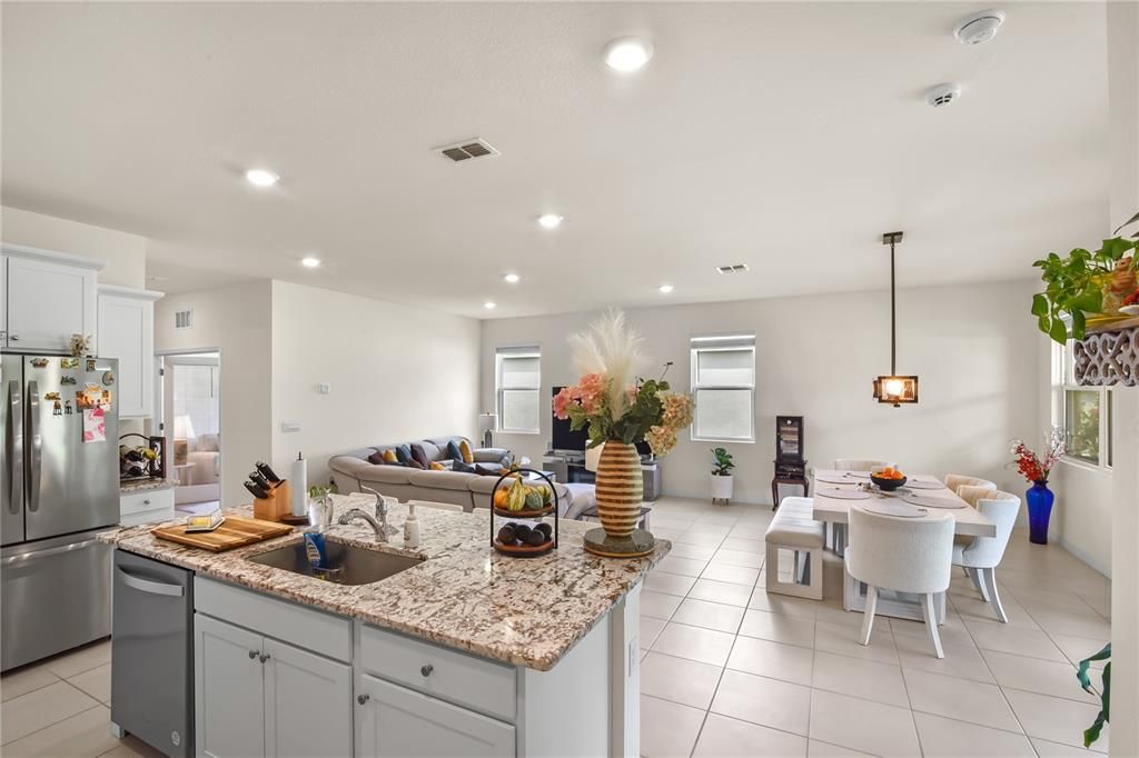 В аренду: $2,100 (3 спален, 2 ванн, 1813 Квадратных фут)