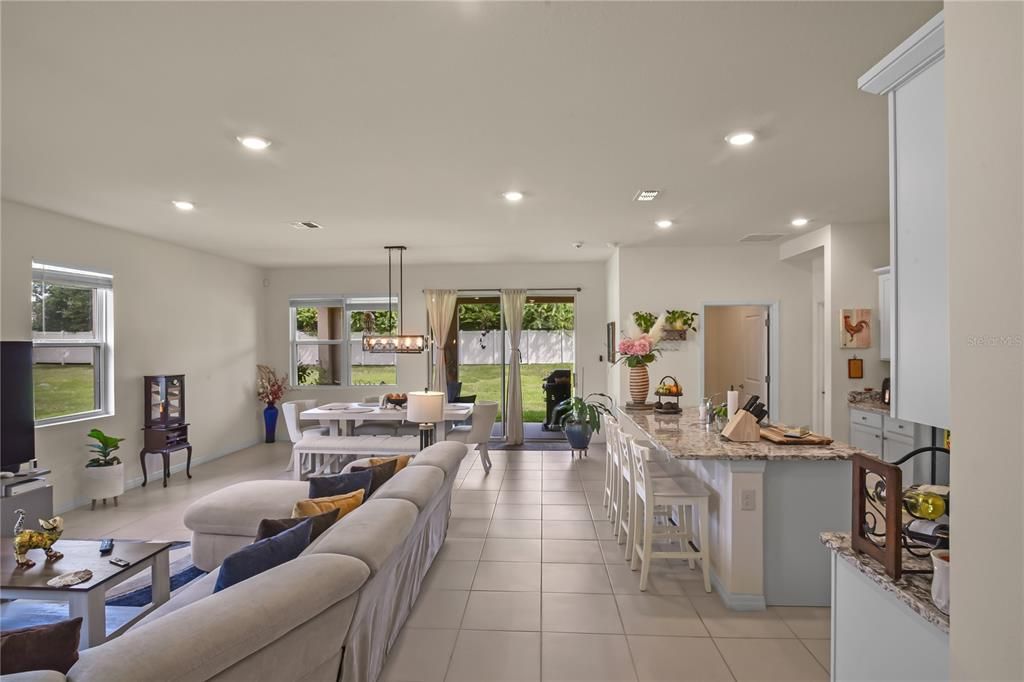 В аренду: $2,100 (3 спален, 2 ванн, 1813 Квадратных фут)