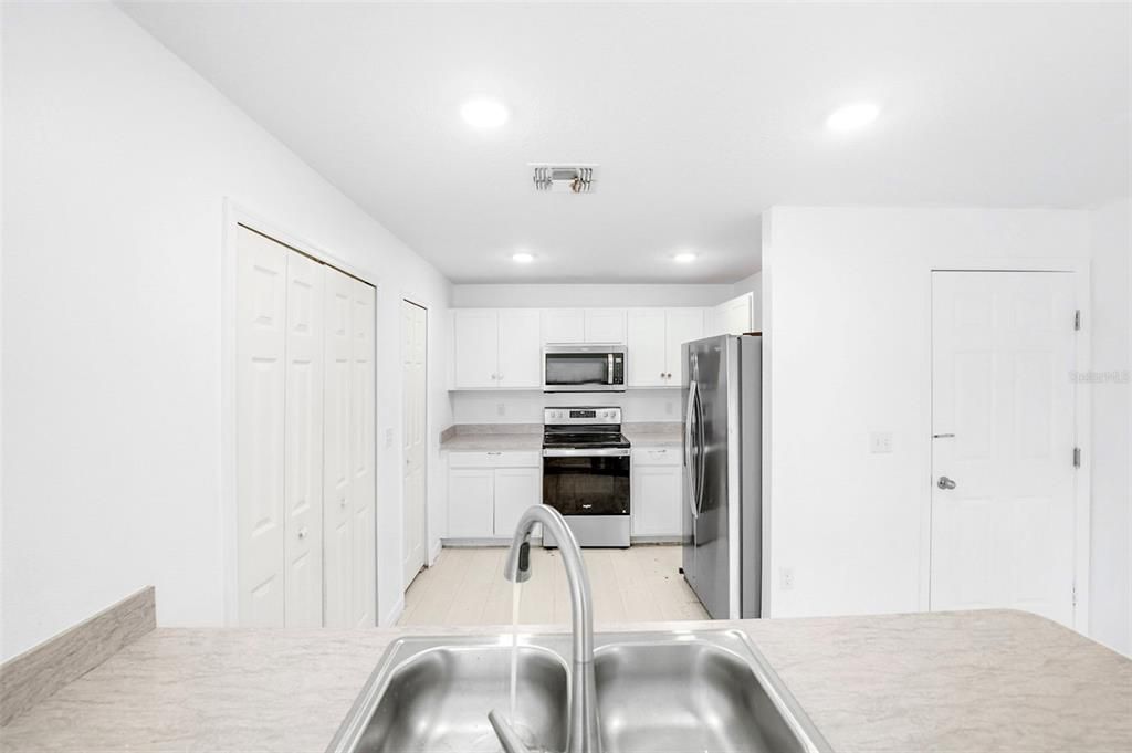 На продажу: $405,000 (3 спален, 2 ванн, 1284 Квадратных фут)