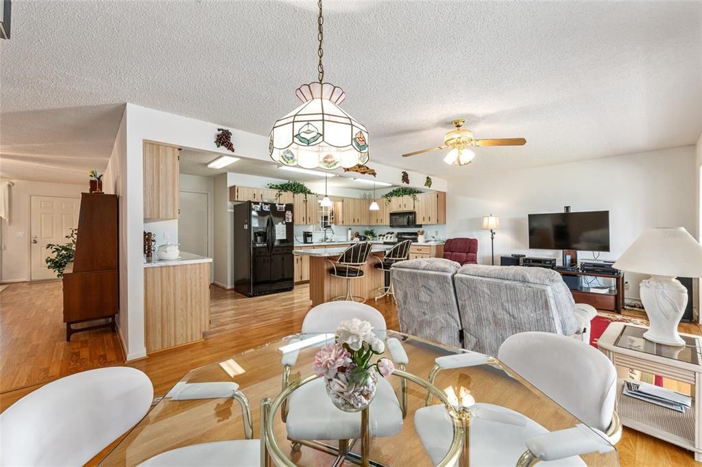 For Sale: $189,900 (2 beds, 2 baths, 1748 Square Feet)