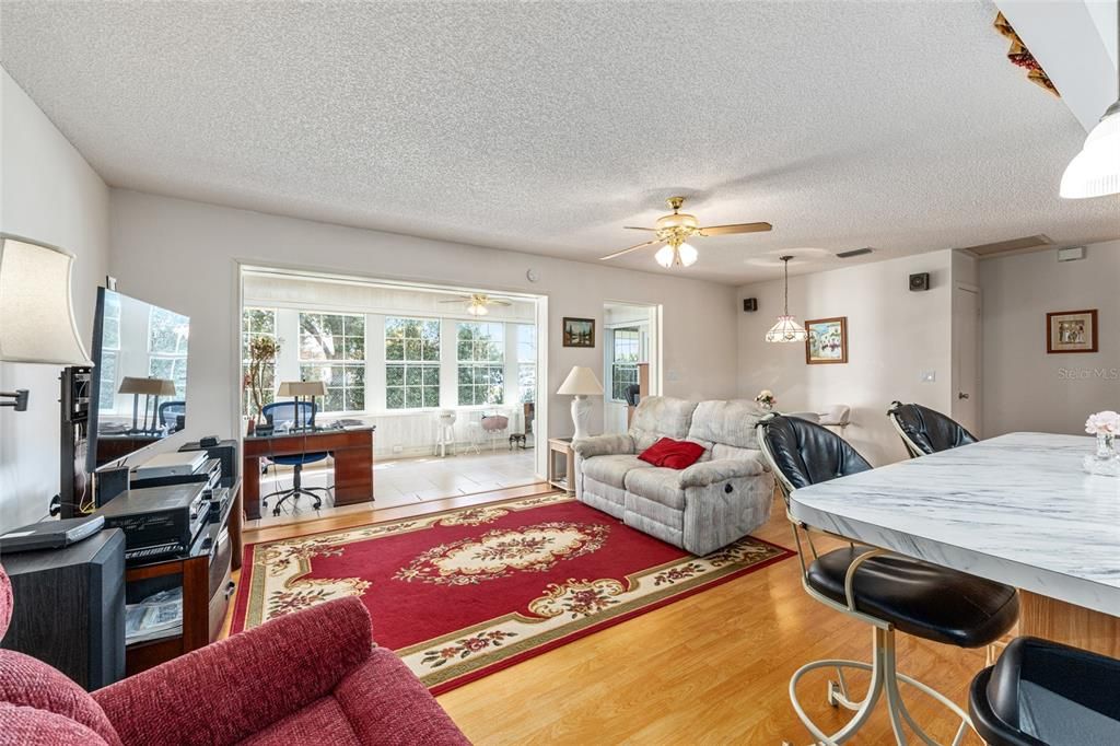 For Sale: $189,900 (2 beds, 2 baths, 1748 Square Feet)