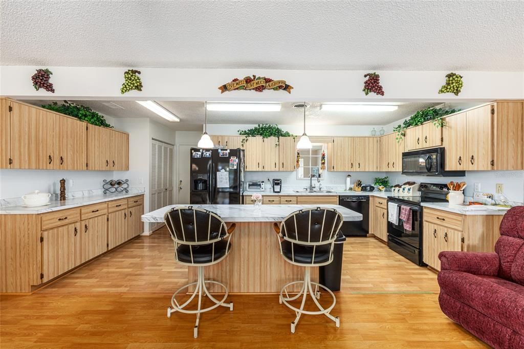 For Sale: $189,900 (2 beds, 2 baths, 1748 Square Feet)