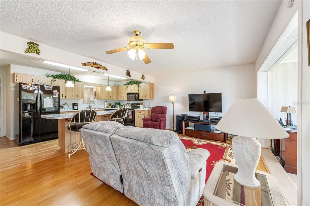 For Sale: $189,900 (2 beds, 2 baths, 1748 Square Feet)