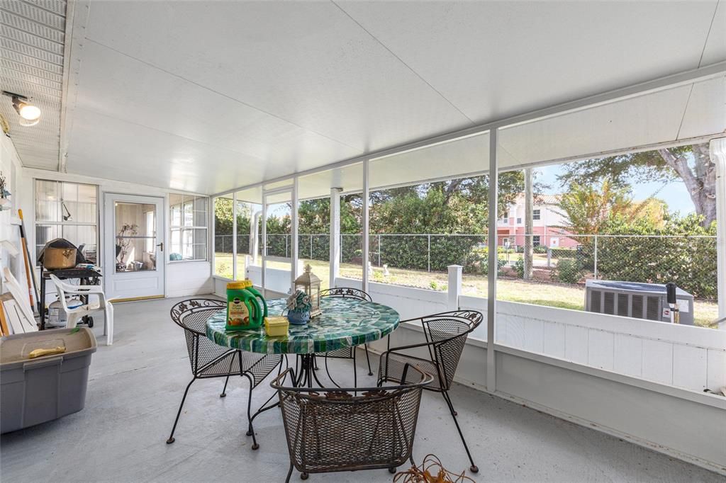 For Sale: $189,900 (2 beds, 2 baths, 1748 Square Feet)