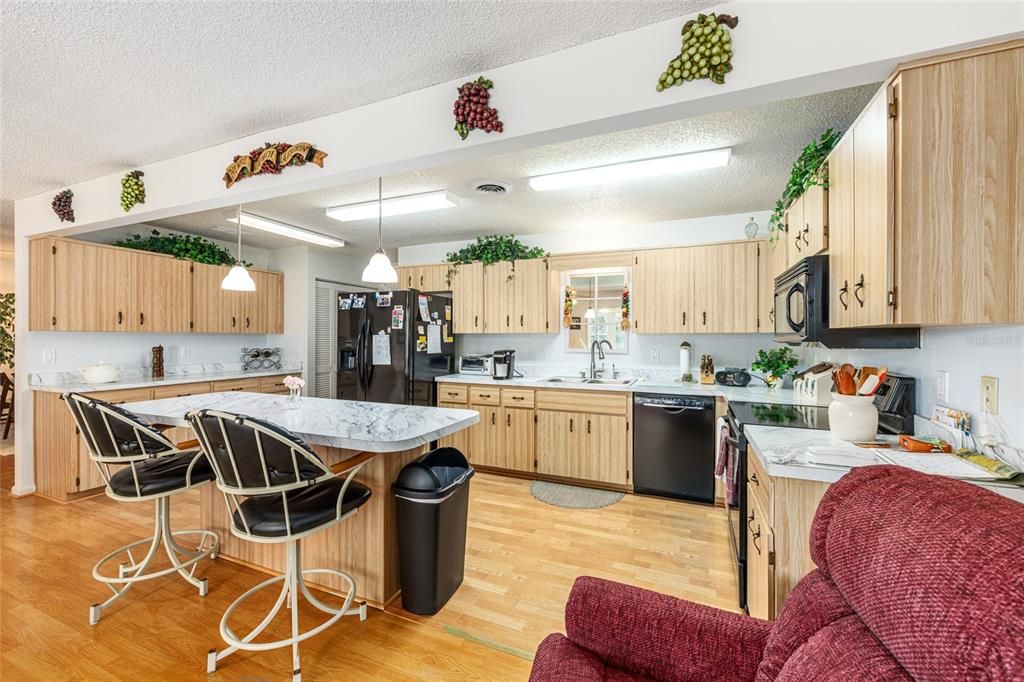 For Sale: $189,900 (2 beds, 2 baths, 1748 Square Feet)