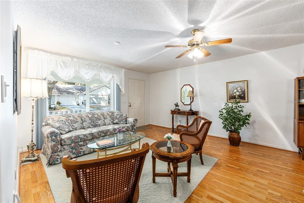 For Sale: $189,900 (2 beds, 2 baths, 1748 Square Feet)