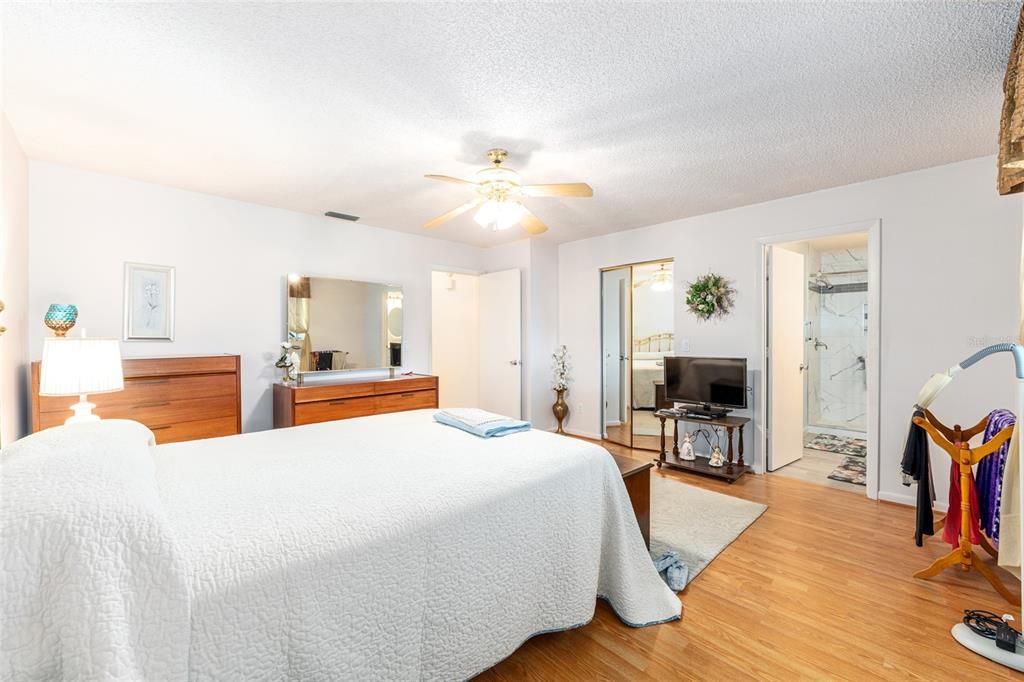 For Sale: $189,900 (2 beds, 2 baths, 1748 Square Feet)