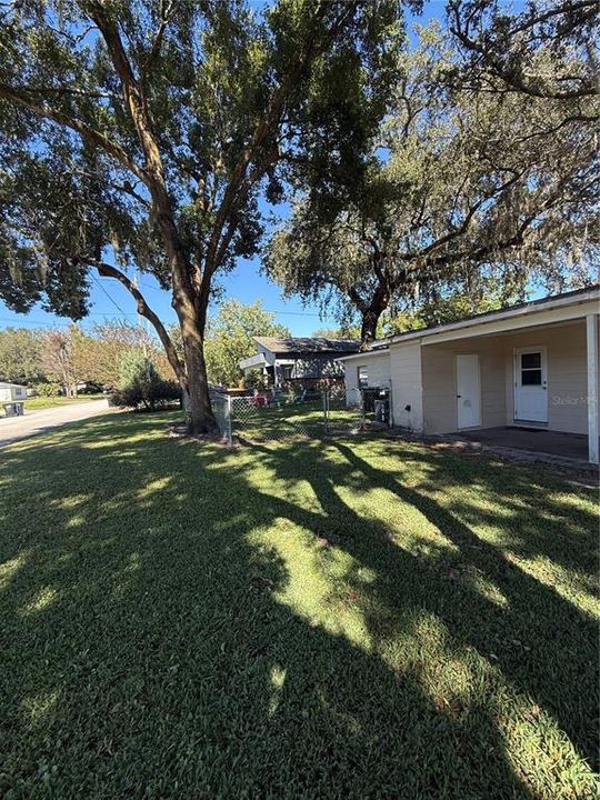 合同活跃: $1,400 (4 贝兹, 2 浴室, 1400 平方英尺)