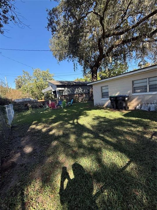 合同活跃: $1,400 (4 贝兹, 2 浴室, 1400 平方英尺)