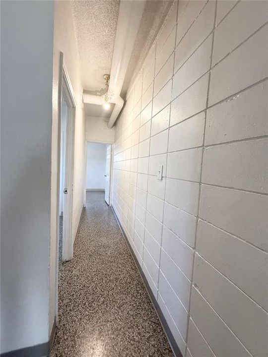 合同活跃: $1,400 (4 贝兹, 2 浴室, 1400 平方英尺)