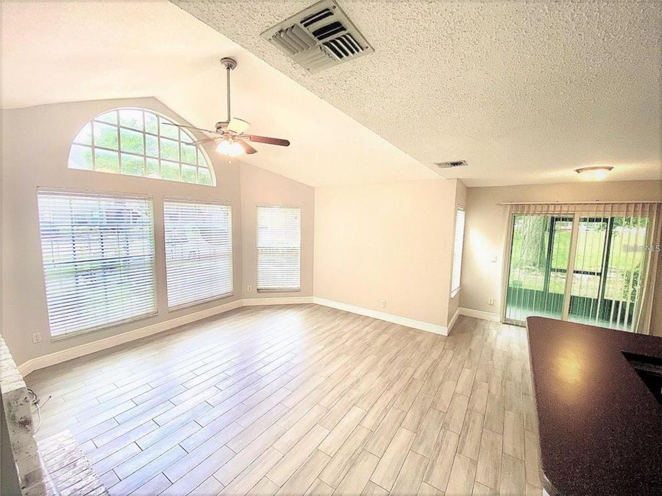 For Rent: $1,650 (2 beds, 2 baths, 992 Square Feet)