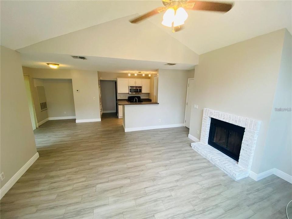 For Rent: $1,650 (2 beds, 2 baths, 992 Square Feet)