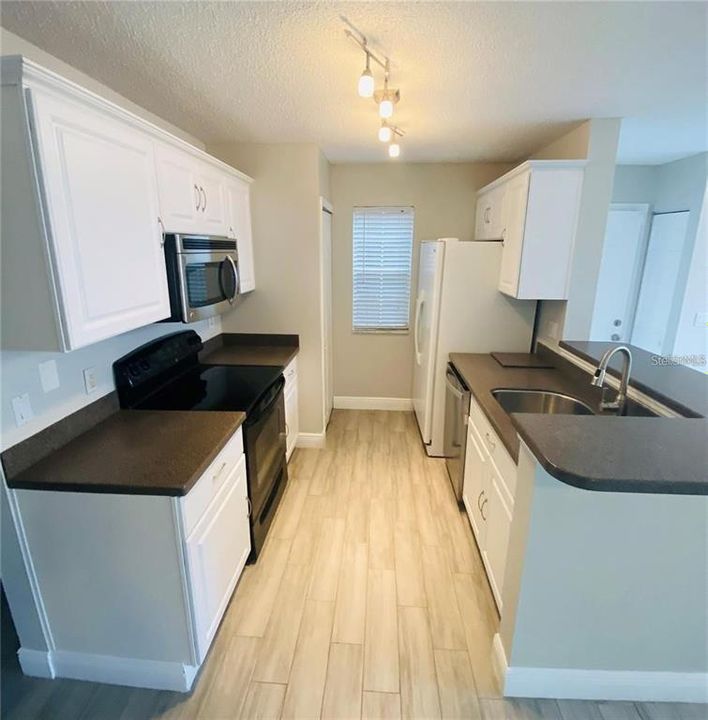 For Rent: $1,650 (2 beds, 2 baths, 992 Square Feet)