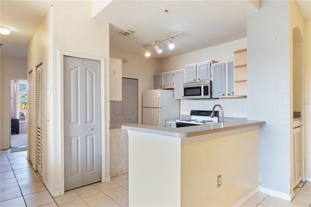 For Sale: $259,000 (4 beds, 2 baths, 1372 Square Feet)